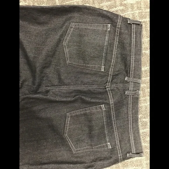 Gloria Vanderbilt - Picture 3 of 7